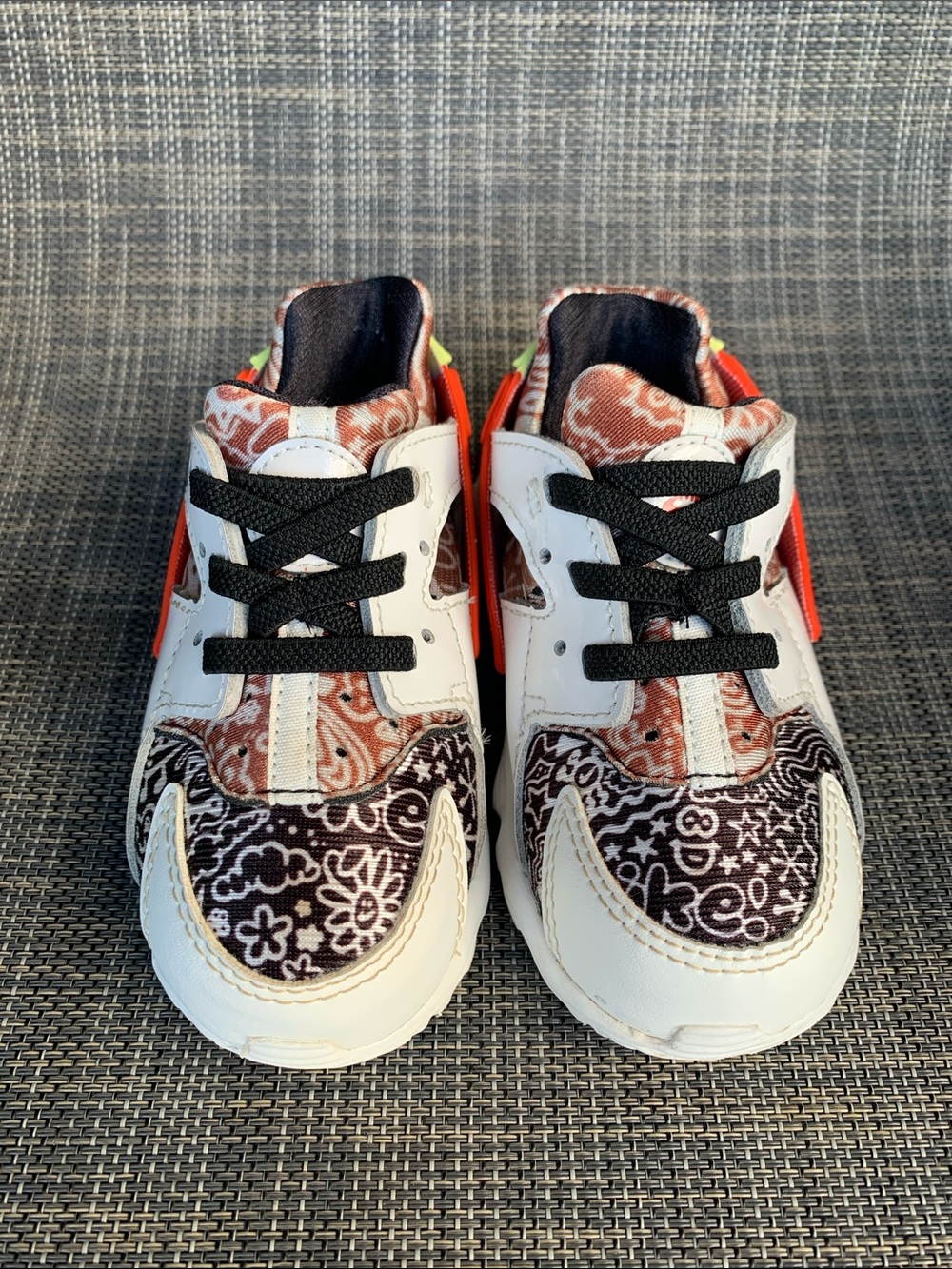 Nike Huarache Run SE "Doodle" sneakers summit white/picante red/black Toddler 7 - Picture 4 of 12
